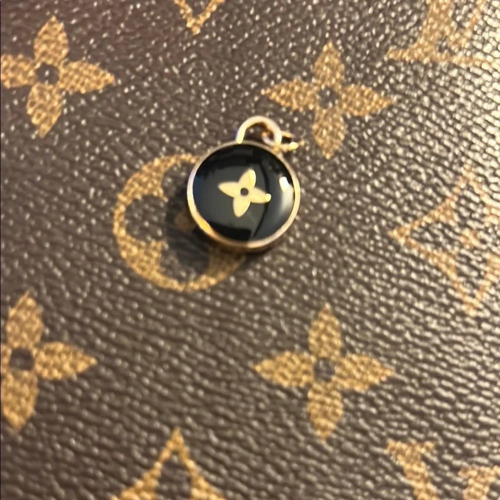 Louis Vuitton star fish pendant - Picture 7 of 7